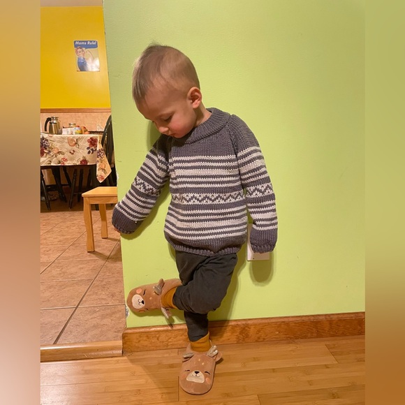 Handmade gray striped sweater for toddler - Picture 3 of 7